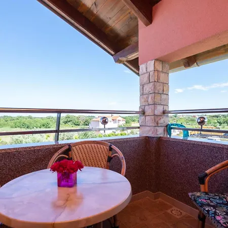 2 Bedroom Stunning In Apartment Pula