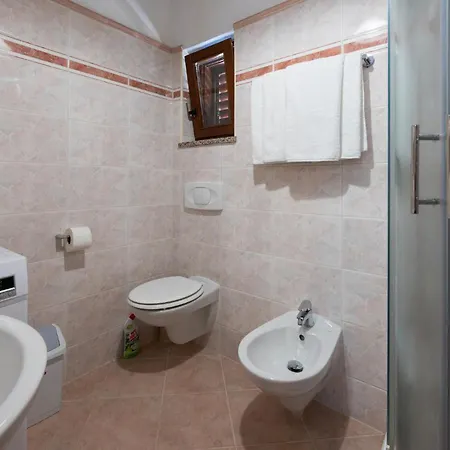 Apartment 2 Bedroom Stunning In