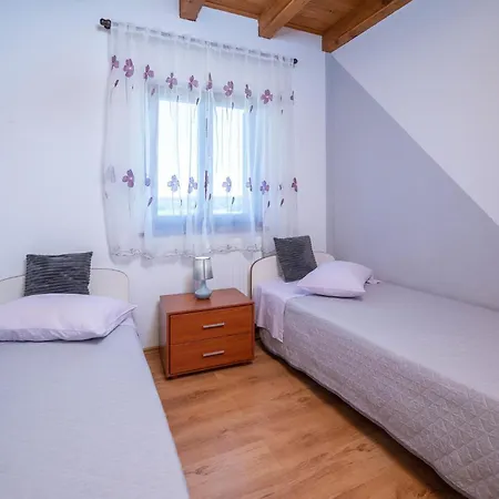 2 Bedroom Stunning In * Pula