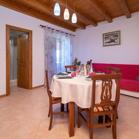 2 Bedroom Stunning In Pula