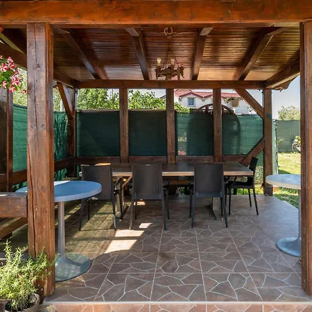 Apartment 2 Bedroom Stunning In
