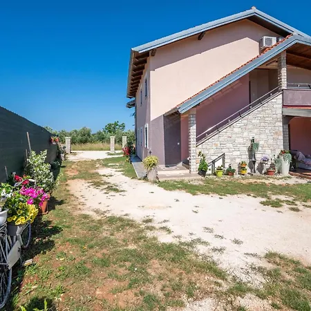2 Bedroom Stunning In *